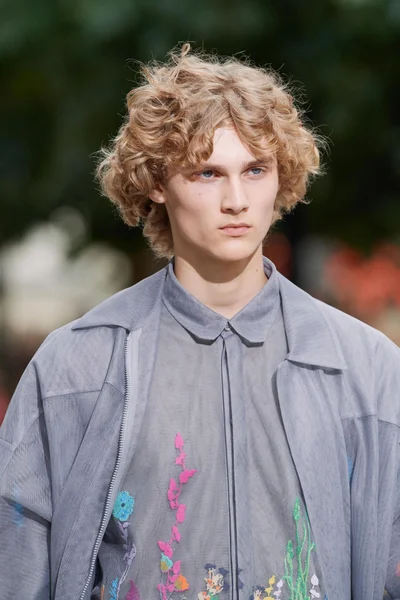 Look 80